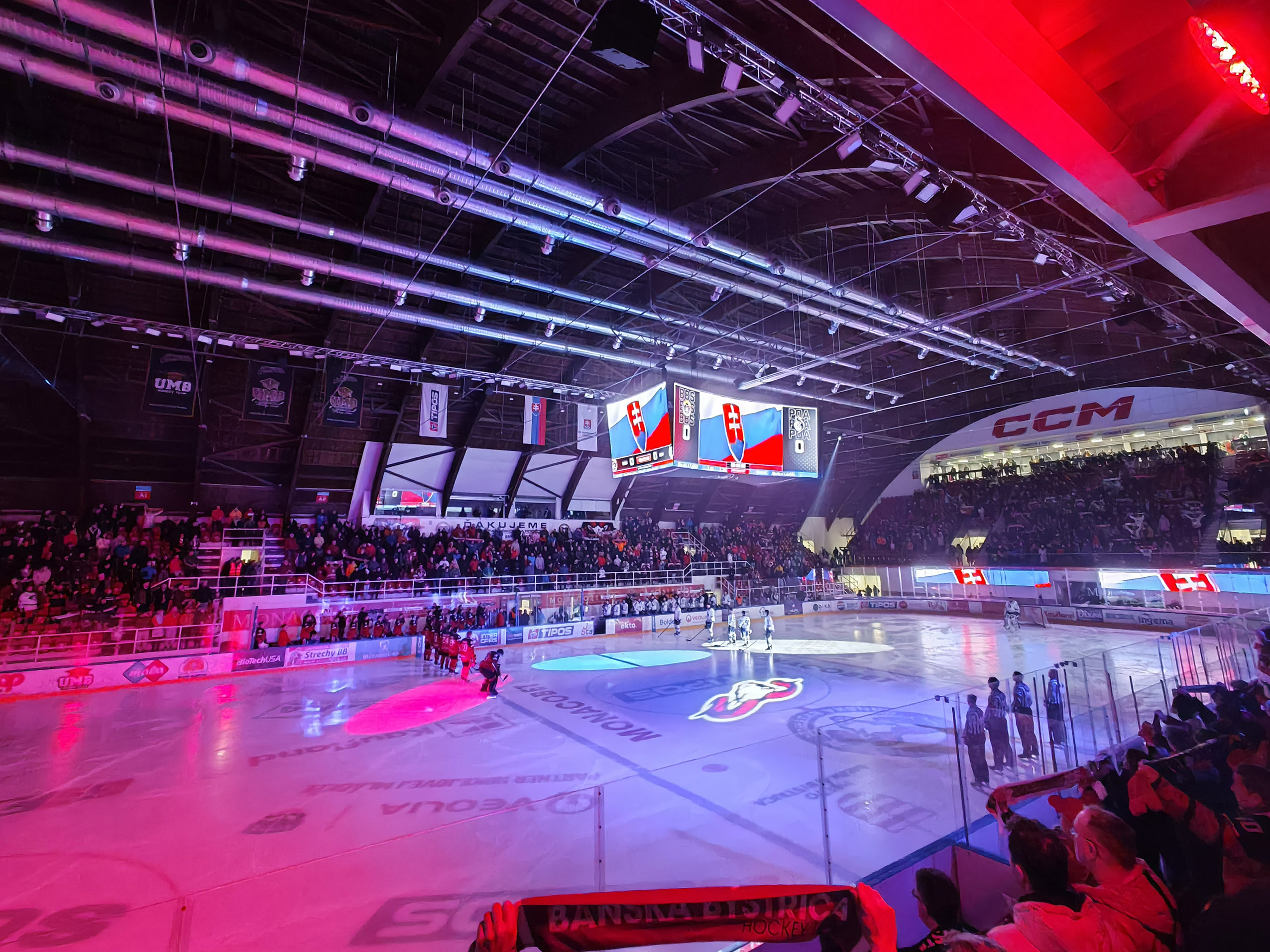 Hokejový zápas na zimnom štadióne Banská Bystrica